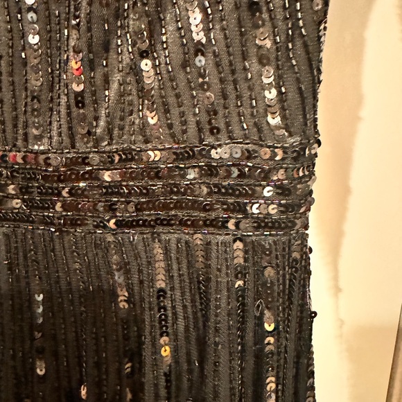 Mac Duggal sequined V neck illusion sleeve A line Gown Size 2 NWT 4977 - Picture 11 of 14